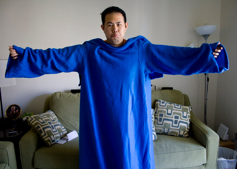 Illustration for article titled Ultimate Battle: The Snuggie vs. Slanket vs. Freedom Blanket vs. Blankoat